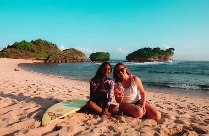 Uma Surfer Girl Chamada Salini Rengganis
