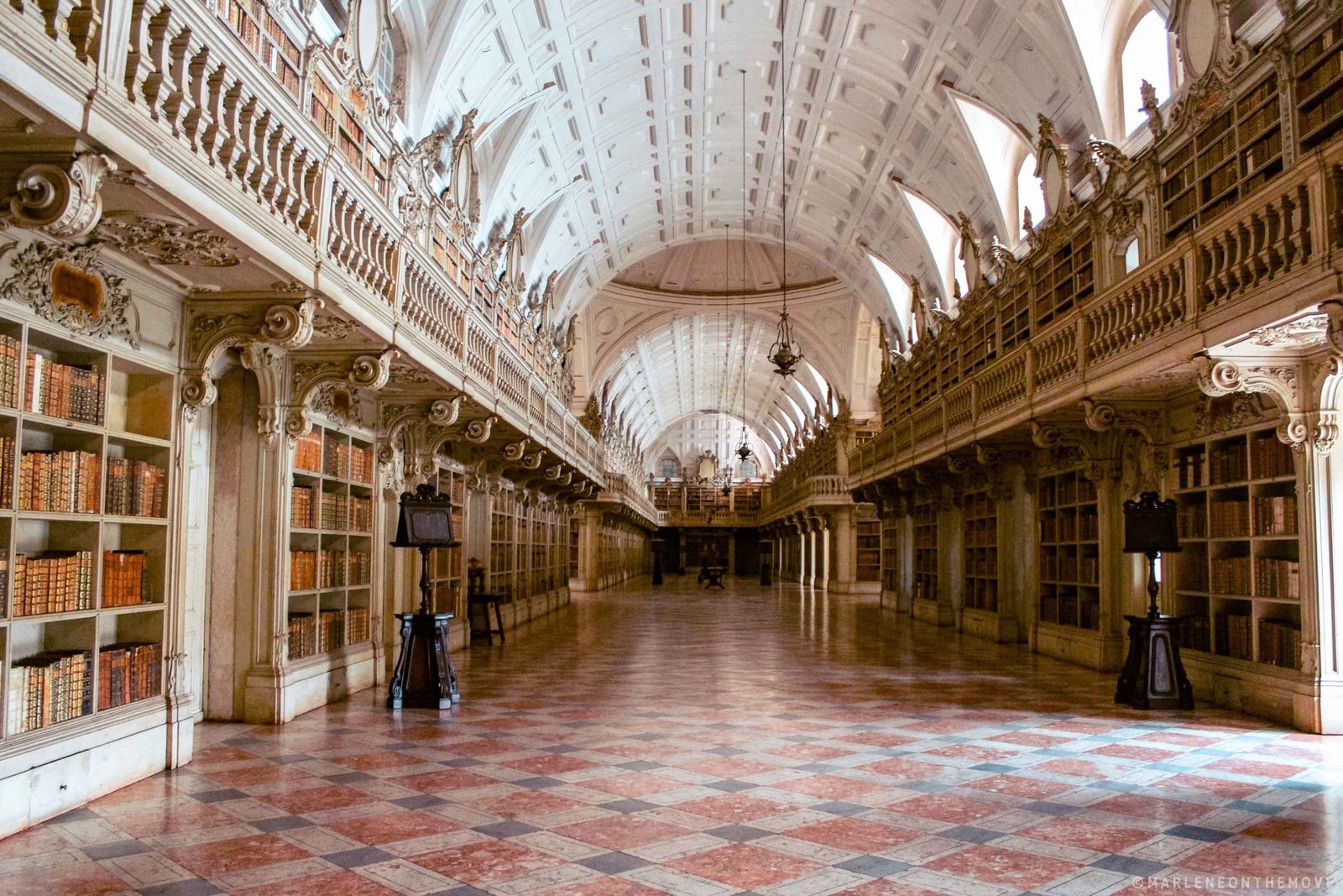 Biblioteca do Palácio Nacional de Mafra - Royal Convent and Palace of Mafra Library