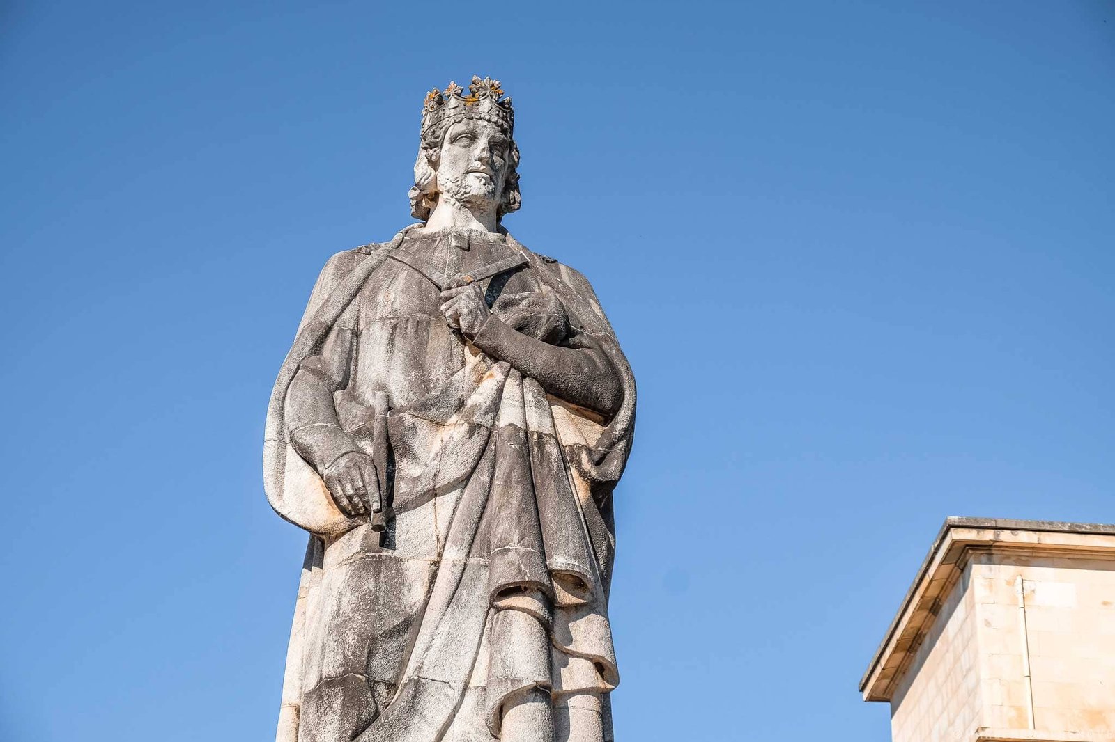 Estátua D. Dinis Statue