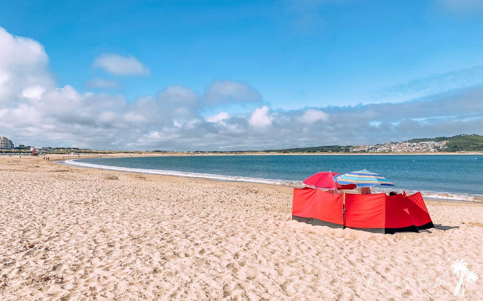 Praia Sao Martinho do Porto Beach