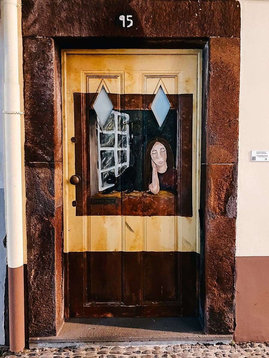 Portas pintadas no Funchal Madeira Painted doors