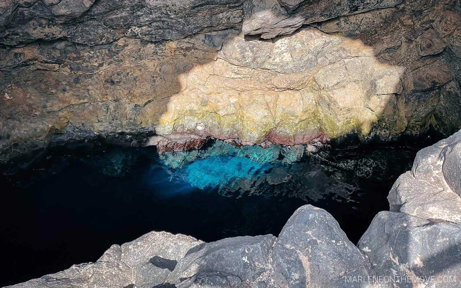 Olho Azul na Buracona, Sal - Blue Eye cave in Buracona, Sal