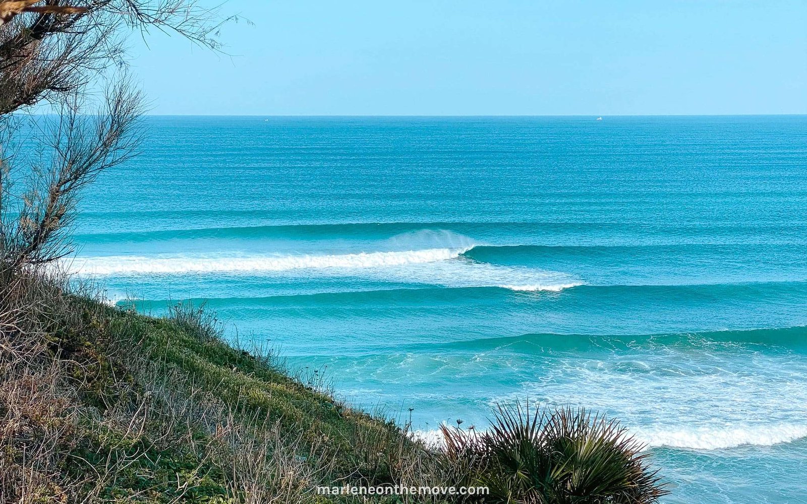 Surf na Sardenha. Surfing waves in Sardinia