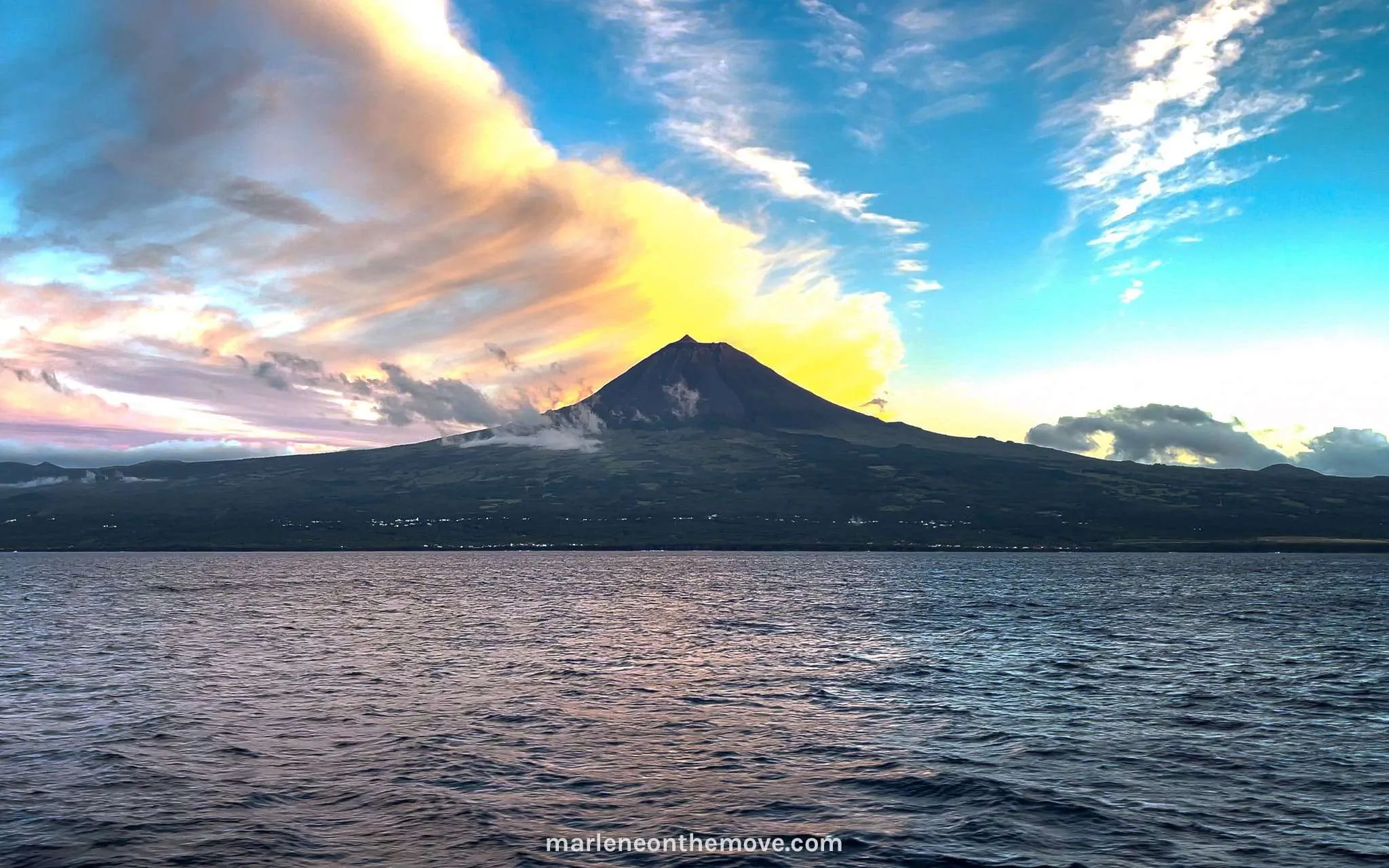 View at sunset of Pico Island. Pôr do sol na Ilha do Pico