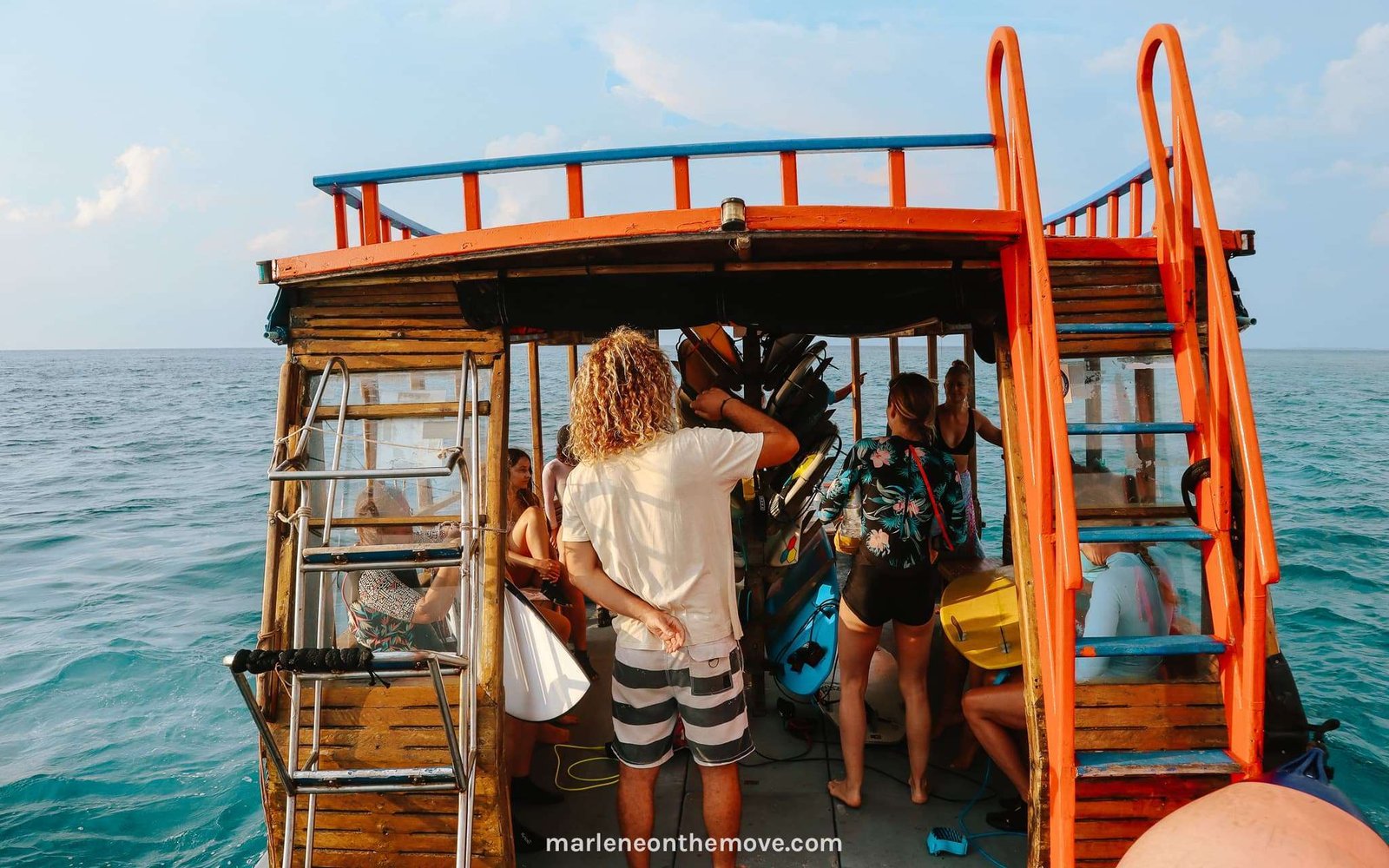The girls listening to the indications about the wave and the reference points before the surf session