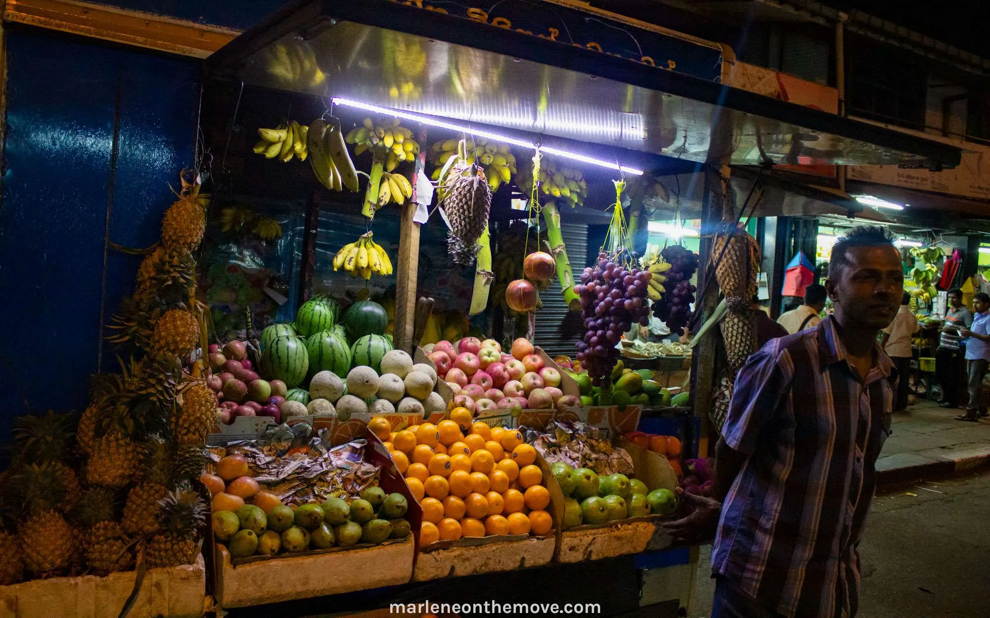 Visit to an indian market in Mumbai, one of the destinations for digital nomads