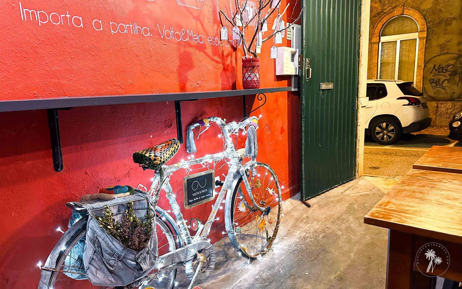 Entrada do restaurante Volta & Meia na Figueira da Foz