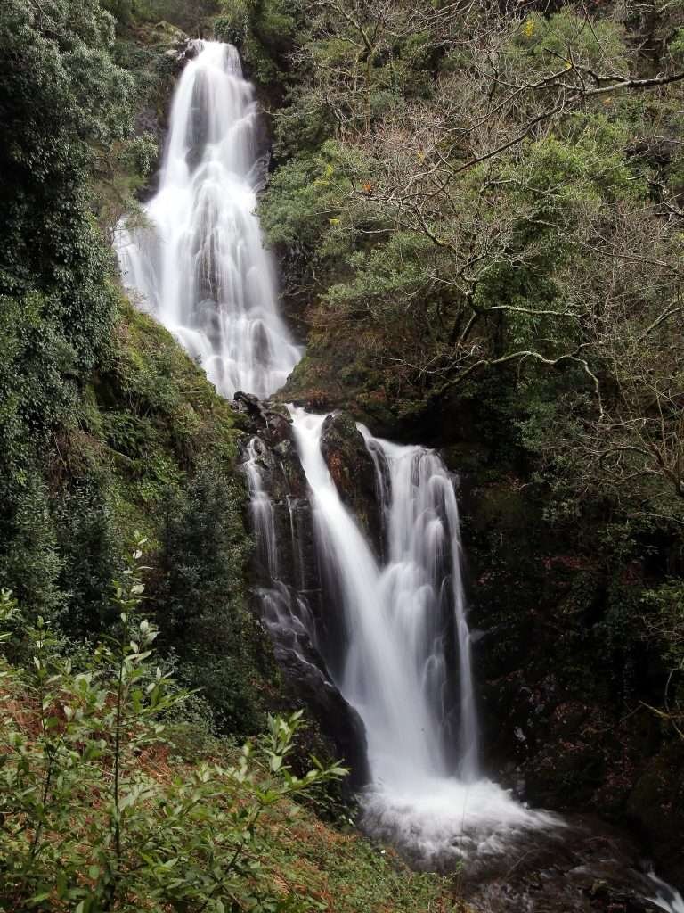The candal waterfall is one of the most imposing in the Serra da Lousã area