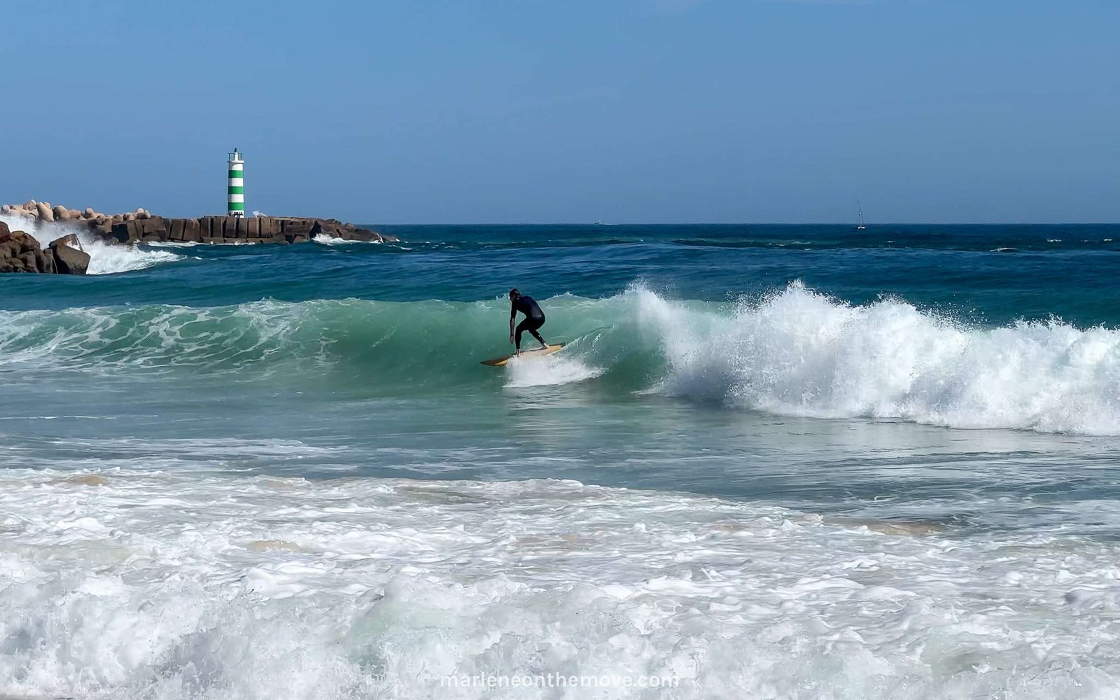 Surfing a levante swell in Ilha Deserta