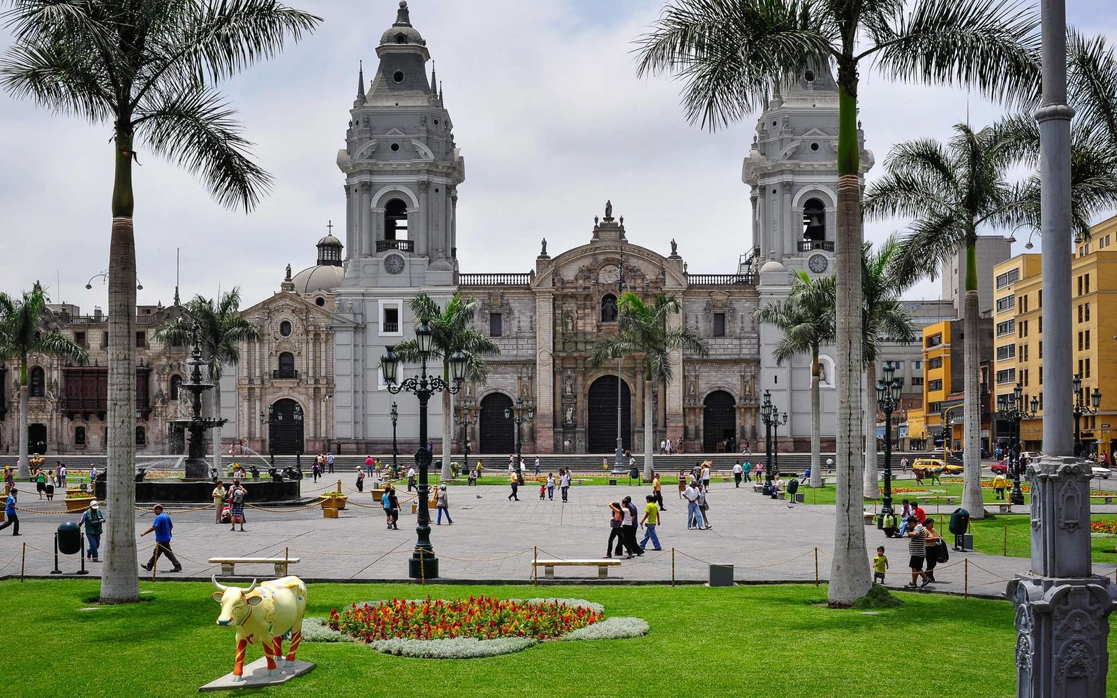 A Catedral da Praça de Armas no centro histórico de Lima, Peru