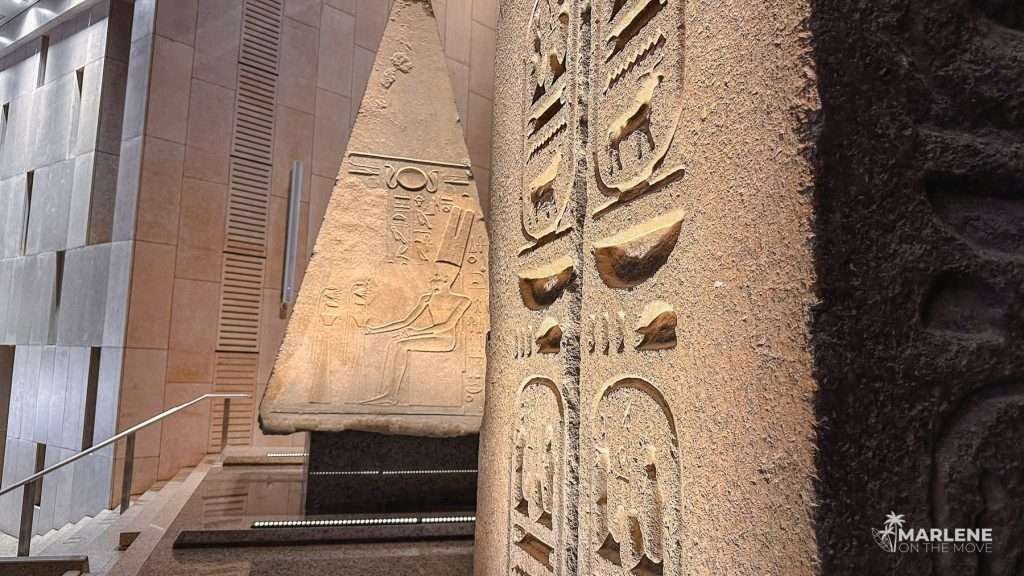 Detalhe arquitetónico do Grande Museu Egípcio