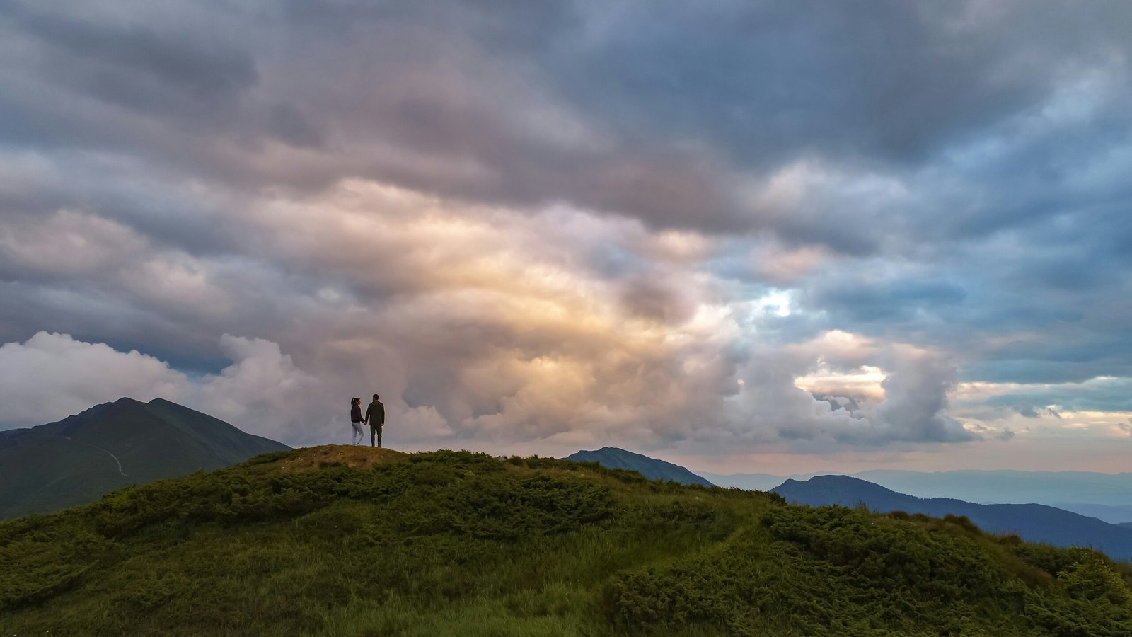 Escapadelas na natureza em Portugal para casais que buscam silêncio no Dia dos Namorados.