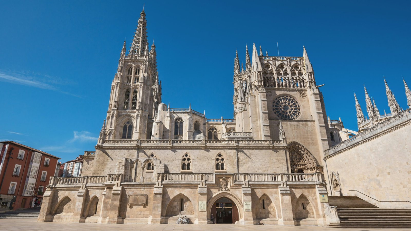 A Catedral de Burgos é o palco central da Semana Santa em Burgos, em Espanha.