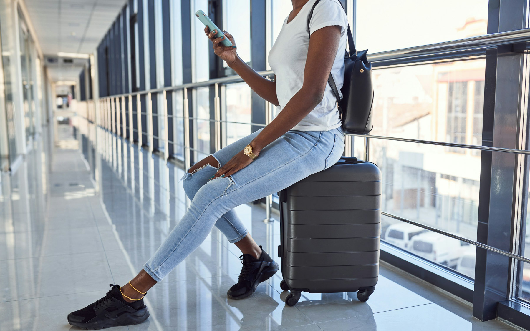 Activating holafly eSIM at the airport