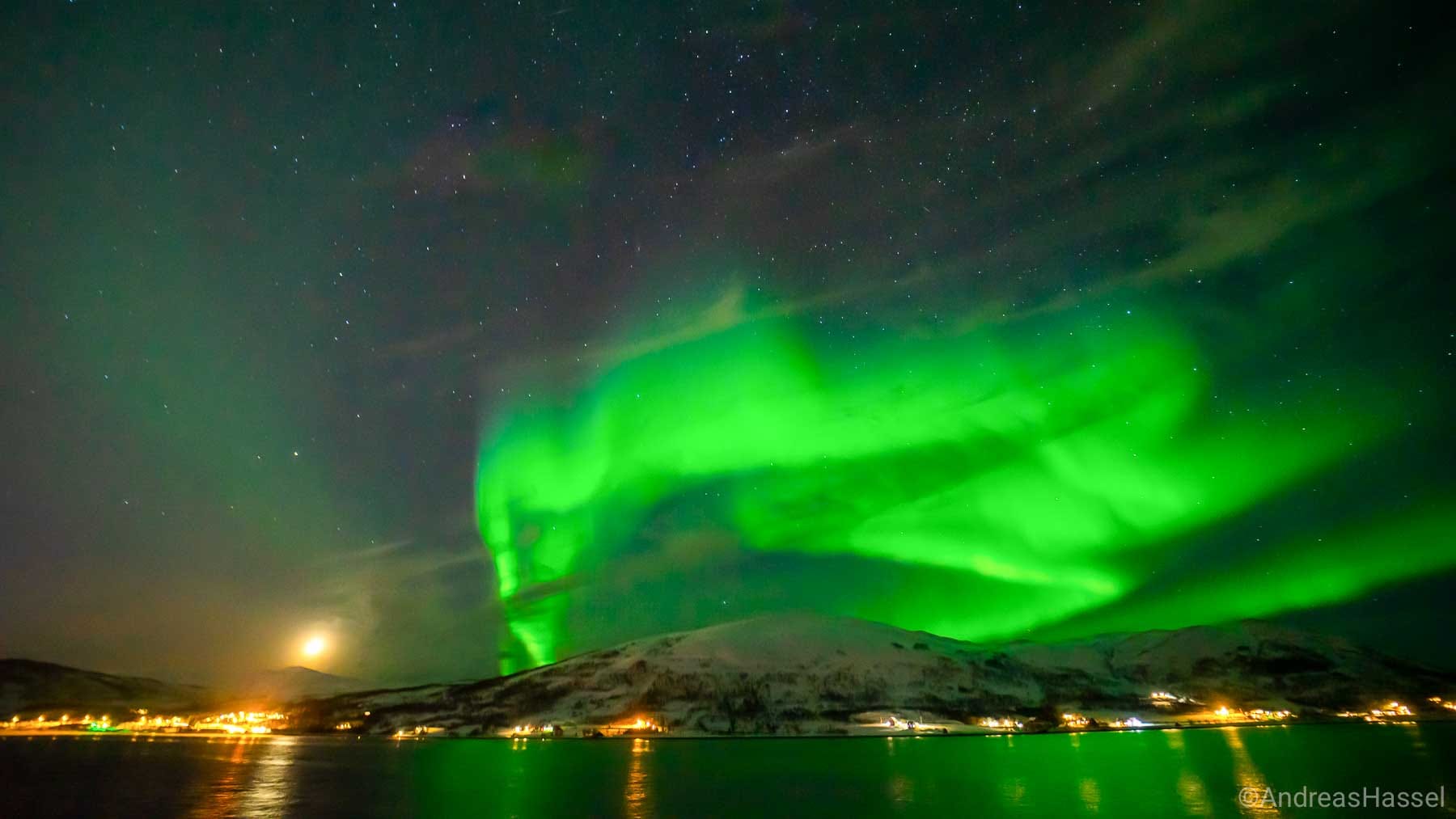 Norway through two lenses: what visitors notice and norwegians take for granted