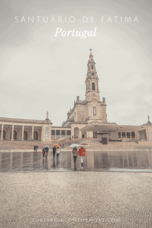 Santuário de Fátima É um dos mais importantes templos cristãos do mundo e fica em Portugal. Este Natal, aproveite o espírito da quadra para conhecer o Santuário de Fátima.